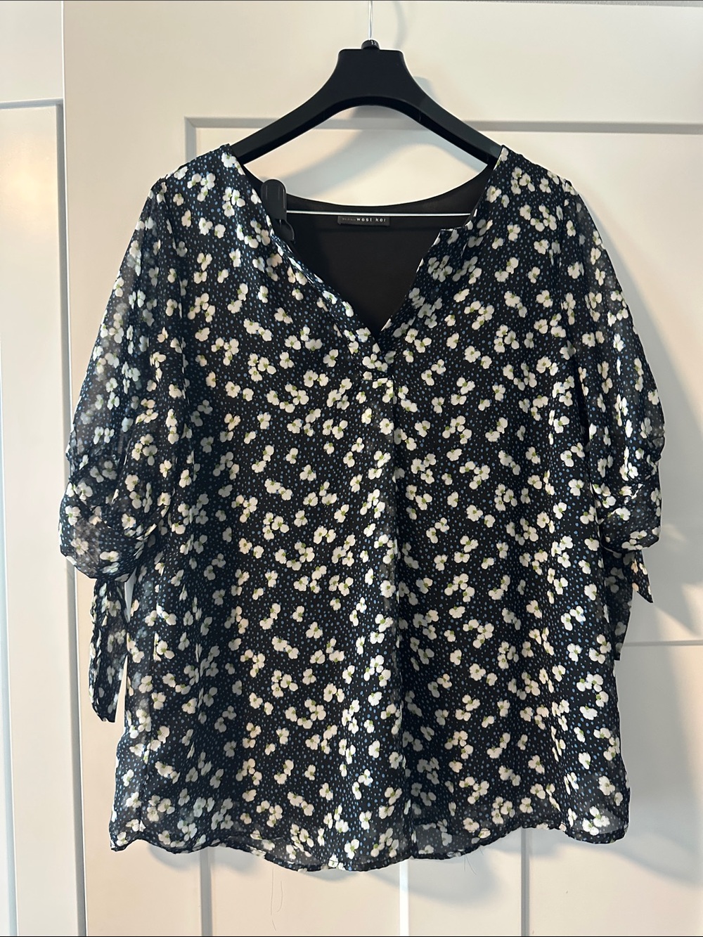 Worthington Black Floral V-Neck Puff Sleeve Tie Blouse